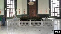 د رحمان بابا قبر