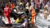 Masu ayyukan ceto suna kokarin ba da agajin gaggawa ga wadanda suka jikkata a harin da aka kai a Mogadishu, ranar 4 ga watan Febrairu