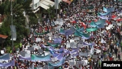 د مزدورانو دنړيوالې ورځې په مناسبت د شورو په ورځ د خيبرپښتونخوا مرکزي ښار پيښور کې دپاکستان ورکرز فيډريشن دپيښورپريس کلب مخې ته يو لاريون کړى چې پکښې گڼو خواريکښو برخه اخستې اؤ مزدورانو ته د هغوئ د ټولو بنيادي انساني حقونو د ورکولو غوښتې يې کړي دي