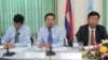 លោក​ទេព នីថា(អង្គុយកណ្តាល) អគ្គលេខា​ធិការ​គ.ជ.ប.​ថ្លែង​ក្នុងសន្និសីទ​​សារព័ត៌មាន។​​