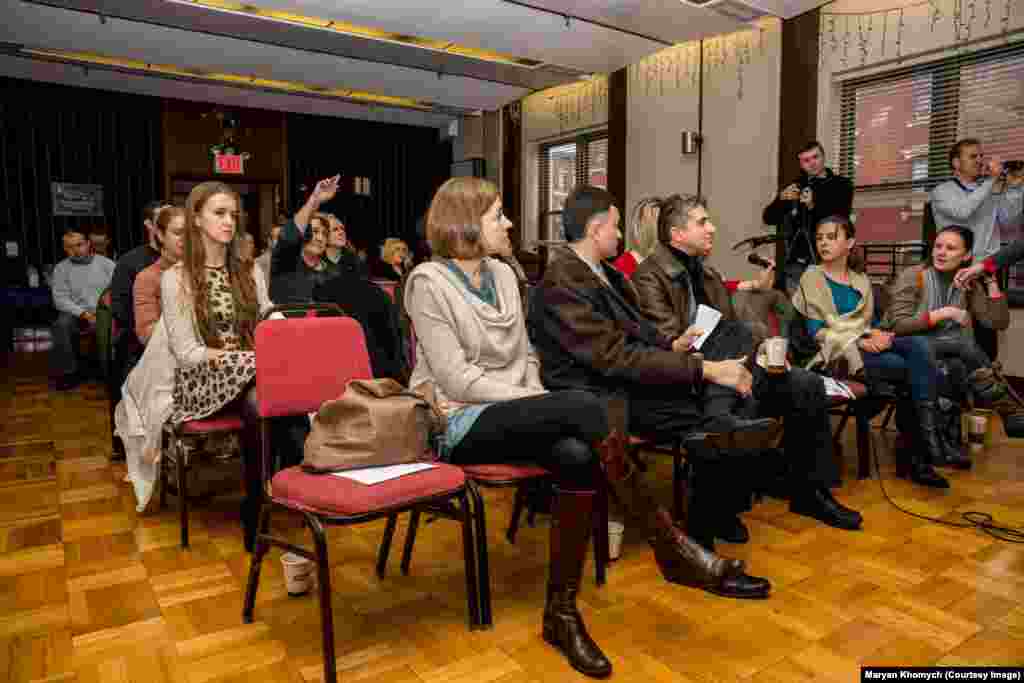 Українські активісти у Нью-Йорку &quot;Планується масштабне об&#39;єднання всіх активів Америки для роботи із проектами допомоги Майдану: благодійні акції для збору коштів, &quot;Maidanobus NYC&quot;, надсилання листів до всіх представників Конгресу та Сенату з вимогами персональних санкцій, Українські дні у Вашингтоні&quot;, - пише Анастасія Рибицька.