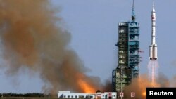 The Long March 2-F rocket loaded with Shenzhou-10 manned spacecraft carrying Chinese astronauts Nie Haisheng, Zhang Xiaoguang and Wang Yaping lifts off from the launch pad in the Jiuquan Satellite Launch Center, Gansu province, June 11, 2013.