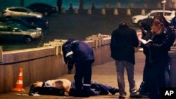 俄罗斯主要的反对党领袖、前副总理鲍里斯·涅姆佐夫星期五晚上在莫斯科市中心一座桥上遭枪杀身亡。
