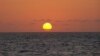 Pôr-de-Sol visto a partir da praia de Quebra-Canela, Cidade da Praia, Cabo Verde