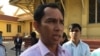រូបឯកសារ៖ លោក អំ សំអាត អ្នក​គ្រប់គ្រង​បច្ចេកទេស​ការិយាល័យ​ស៊ើប​អង្កេត​នៃ​អង្គការ​លីកាដូ​ប្រាប់​និយាយ​ជាមួយ​អ្នកសារព័ត៌មាន​នៅ​តុលាការ​កំពូល នៅថ្ងៃទី៣០ ខែវិច្ឆិកា ឆ្នាំ២០១៦។ (កាន់ វិច្ឆិកា/VOA)