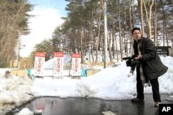 VOA correspondent Steve Herman videotaping on the perimeter of the 20km radiation exclusion zone in Fukushima prefecture, Kawauchi Japan, March 6, 2012.