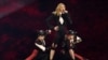 Penyanyi Madonna saat tampil pada acara BRIT music awards di O2 Arena, Greenwich, London (foto: dok). 