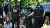 Polisi menahan sejumlah demonstran pro-Palestina dalam aksi protes di Emory University pada 25 April 2024. (Foto: AFP/Elijah Nouvelage)