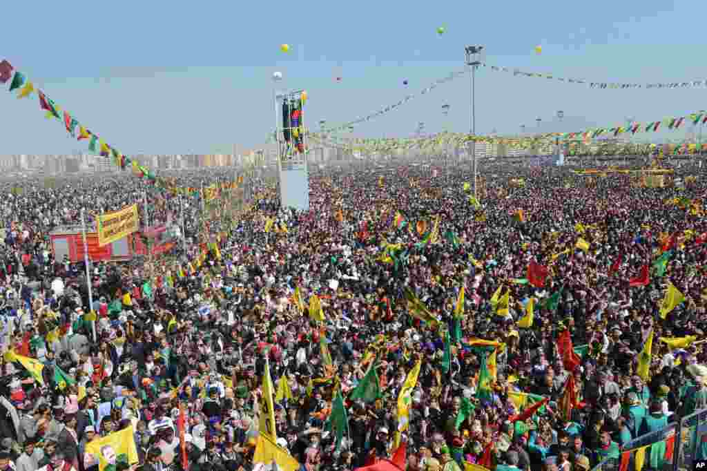 Thousands of supporters demonstrate as jailed Kurdish rebel leader Abdullah Ocalan called for a cease-fire, Diyarbakir, Turkey, March 21, 2013.