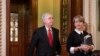 El líder de la mayoría del Senado de EE.UUI., Mitch McConnell, republicano por Kentucky, sale de la Cámara después del inicio del juicio político al presidente Donald Trump. Enero 21 de 2020. AP/J. Scott Applewhite.