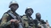 Des militaires camerounais déployés à Bamenda, 21 juillet 2019. (Photo: M. Kindzeka / VOA)