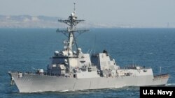 美国海军导弹驱逐舰“劳伦斯”号在太平洋上行驶 （2015年5月4日）