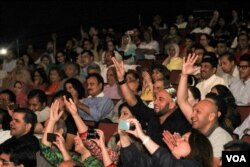 FILE - An audience cheers at a Qawwali concert by Amjad Sabri in Annandale, Virginia, in 2013. Qawwali music received international exposure through the work of the late Pakistani artists Nusrat Fateh Ali Khan, Aziz Mian Qawwal and the Sabri Brothers. After these musicians passed away in the late 1990s, Amjad Sabri (the son of Ghulam Farid Sabri of the Sabri Brothers) stepped into his father’s shoes at age 12 and made his own following all over the world. (Saqib Ul Islam/VOA)