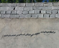 “Ölkə ən utanc verici seçkilər ərəfəsində ikən, Abbas Lisani aclıq aksiyasındadır.”