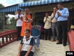 លោក ស៊ាង​ ចែត​ ​ទទួល​បាន​សេរី​ភាពវិញ​នៅ​ថ្ងៃ​ព្រហស្បតិ៍ទី​៨ ខែ​ធ្នូ​ ឆ្នាំ​២០១៦ ​នេះ​ បន្ទាប់​ពី​បាន​ជាប់​ក្នុងពន្ធនា​គារ​រយៈ​ពេល​៧ខែ​។ (ហ៊ុល រស្មី/VOA)
