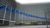 Bendera Uni Eropa berkibar tertiup angin di luar markas besar Uni Eropa di Brussels, Jumat, 5 April 2024. (AP/Virginia Mayo)