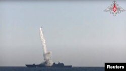 Гіперзвукова ракета «Циркон» заявлена Росією як новітнє озброєння, якому «аналогів немає». Архівне фото Міністерства оборони Росії, 2019 року. Запуск ракеті "Циркон". 
