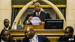 Zimbabwe Speaker of Parliament Jacob Mudenda presides over a parliament session where a motion is moved to impeach President Robert Mugabe, Nov. 21, 2017 at the Zimbabwean Parliament in Harare, Zimbabwe.