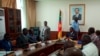 Audience entre le ministre des Transports et les promoteurs des agences de voyage, au Cameroun, le 2 novembre 2017. (VOA/Emmanuel Jules Ntap)