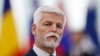 Presiden Ceko Petr Pavel menyampaikan pidato di hadapan anggota Parlemen eropa di Strasbourg, Prancis, pada 4 Oktober 2023. (Foto: AP/Jean-Francois Badias)