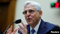 Jaksa Agung AS Merrick Garland memberikan kesaksian di depan sidang Komite Kehakiman DPR tentang "Pengawasan Departemen Kehakiman AS" di Capitol Hill di Washington, AS, 20 September 2023. (Foto: REUTERS/Evelyn Hockstein)