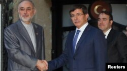 Iranian Foreign Minister Ali Akbar Salehi (L) and his Turkish counterpart Ahmet Davutoglu are seen before a meeting in Ankara, Turkey, August 7, 2012.