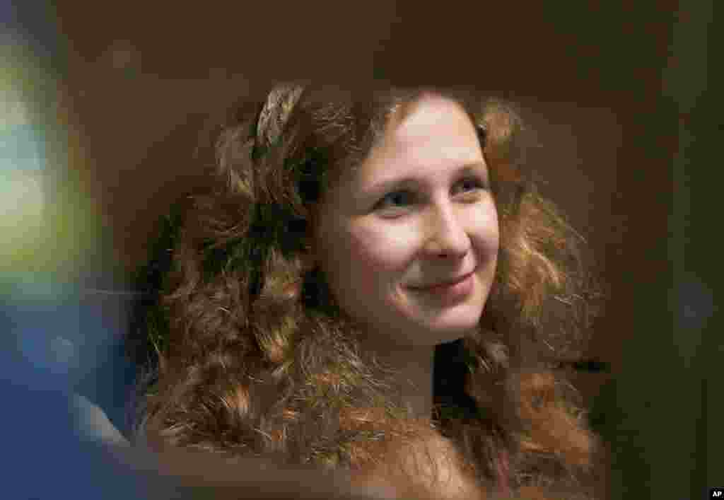 Maria Alekhina in a glass cage at a court room in in Moscow, Oct. 10, 2012.