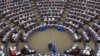 Le chef de l'exécutif de l'Union européenne, Jean-Claude Juncker, prononce son discours sur l'état de l'Union au Parlement européen à Strasbourg, dans l'est de la France, 14 septembre 2016. 