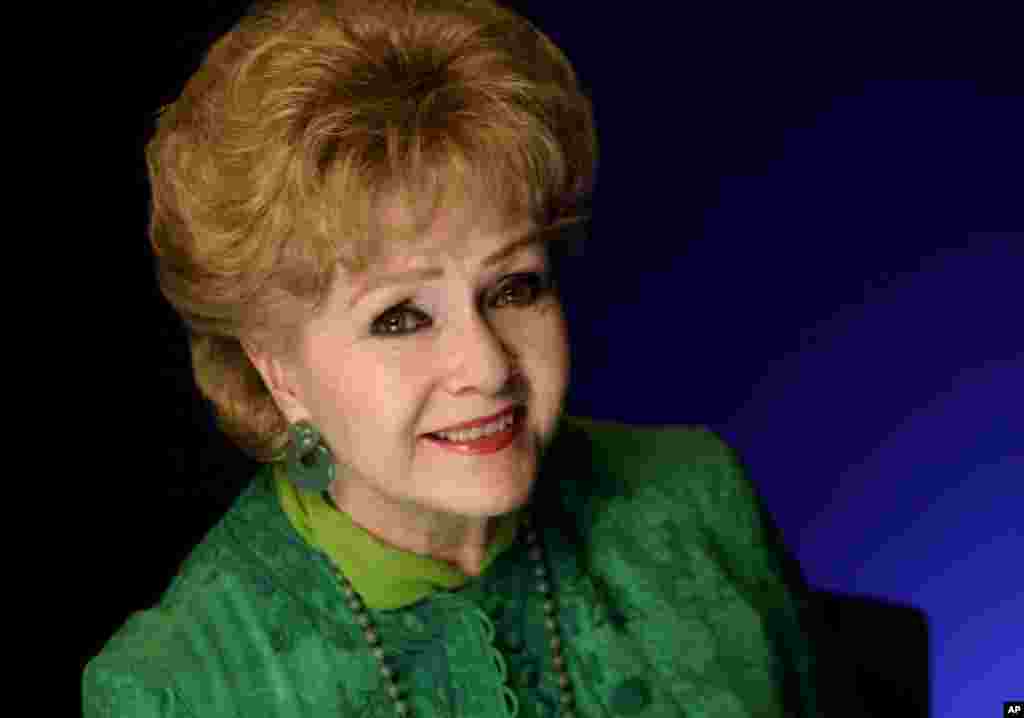 តារាភាពយន្ត Debbie Reynolds ថតរូបនៅទីក្រុងញូវយ៉កកាលពីថ្ងៃទី ១៤ តុលា ២០១១។