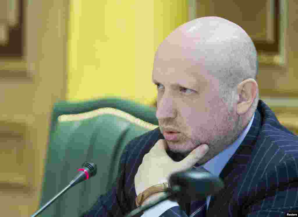 Турчинов визнав, що українські силовики нездатні розв'язати кризу на сході України.