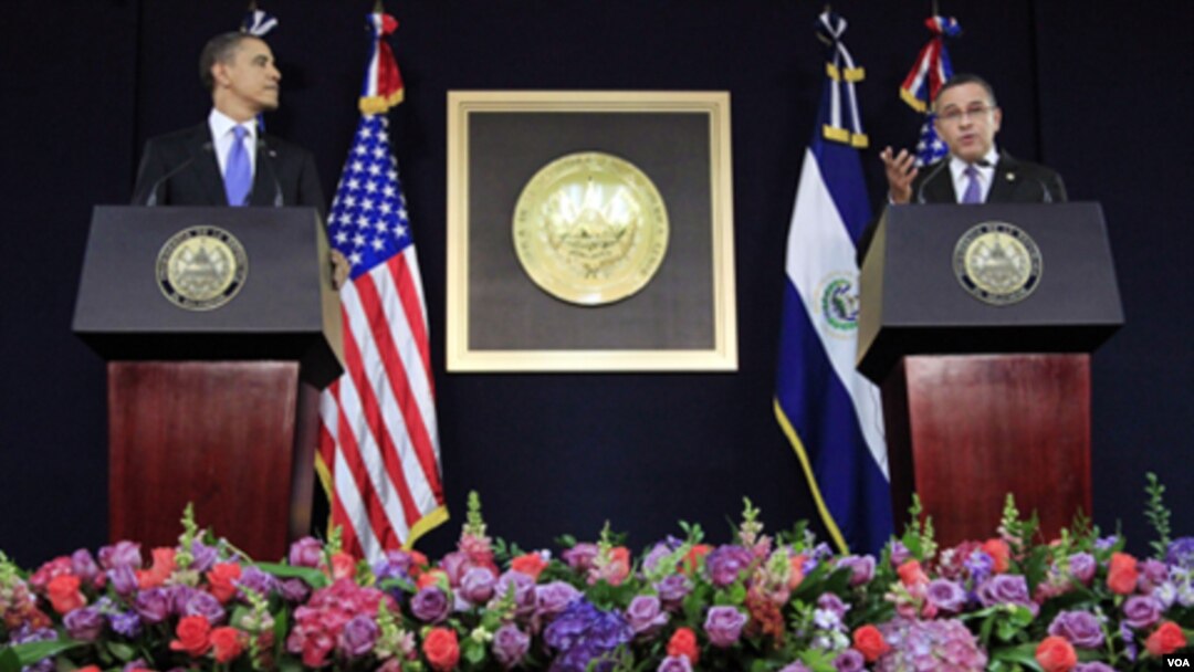 Barack Obama y el presidente Mauricio Funes en una rueda de prensa en San Salvador.