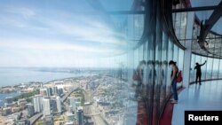 Scènes panoramique de Toronto depuis la tour CN, de 553 mètres de hauteur, Canada, 15 juillet 2020. (REUTERS/Carlos Osorio)