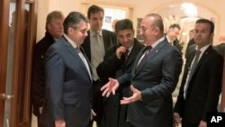 Dışişleri Bakanı Mevlüt Çavuşoğlu ve Almanya Dışişleri Bakanı Sigmar Gabriel