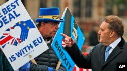 Демонстрації під будівлею парламенту у Лондоні