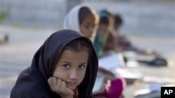 هيومن رائټس واچ غوښتنه کړې ده چې وفاقي حکومت دې دصوبائي حکومتونو سره په گډه يو داسې نظام جوړ کړي چې چرته هم کوم سکول په نخښه کيږي هغه په فوري توگه جوړول کيږي